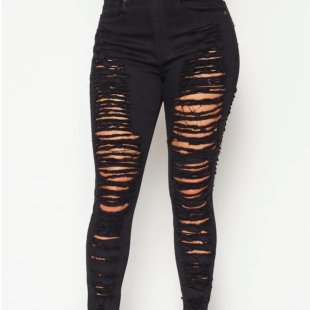 Shredded overly distressed fringe stretch jeans Size 31